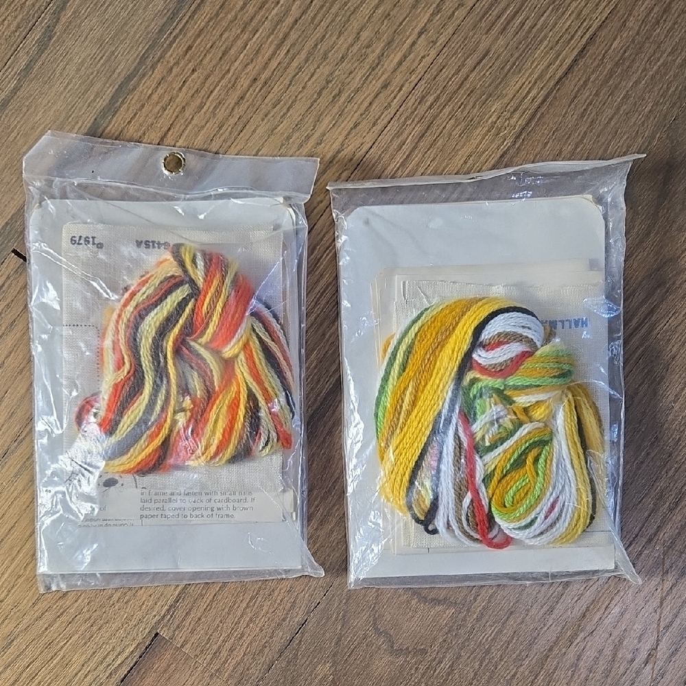 Pair Of Vintage Caron Hallmark Design Collection Crewel Kits - Picture 2 of 7